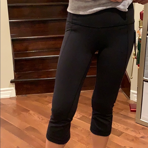 Lululemon black high-rise crops 🏃🏻♀️